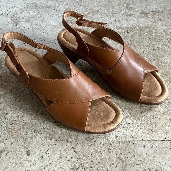 NWOB Easy Spirit Chantal  Brown Leather Casual Heeled Sandals 7 - Picture 9 of 13